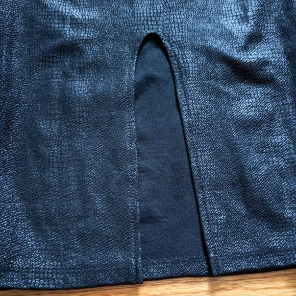 NWOT 🖤 Codigo Faux Textured Python Snakeskin Black Plunge V-Neck Dress - Picture 4 of 8